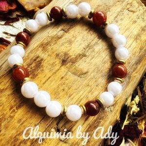 Alquimia Gold, White, and Brown Beaded carnelian Bracelet